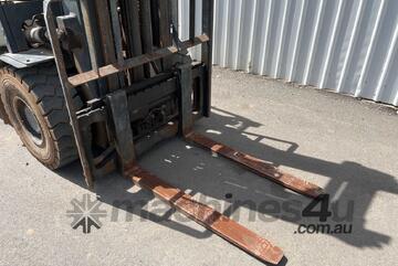 1999 Crown CD40S-2 2 Stage Forklift