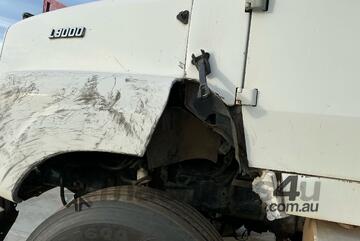 Ford 1995   L9000 Cab Chassis