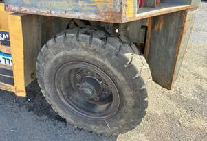 Komatsu   FD100 Forklift