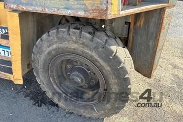 Komatsu   FD100 Forklift