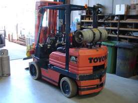 2,8 Tonne Forklift & Paper Roll Clamp (SpaceSaver) - Hire - picture1' - Click to enlarge