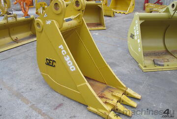 SEC 30 Ton Trenching Bucket for Komatsu PC300/PC350 - Includes Pin, 600mm Width SEC 30 Ton Trenching Bucket for Komatsu PC300/PC350 - Includes Pin, 600mm Width