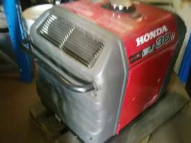 Used Honda Generator EU30is Silenced - picture0' - Click to enlarge