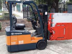 Toyota 7FBE15 electric container mast fitted with carton clamp attachment - picture2' - Click to enlarge