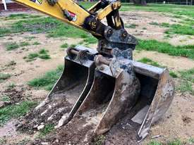2016 New Holland E35B Excavator - picture2' - Click to enlarge