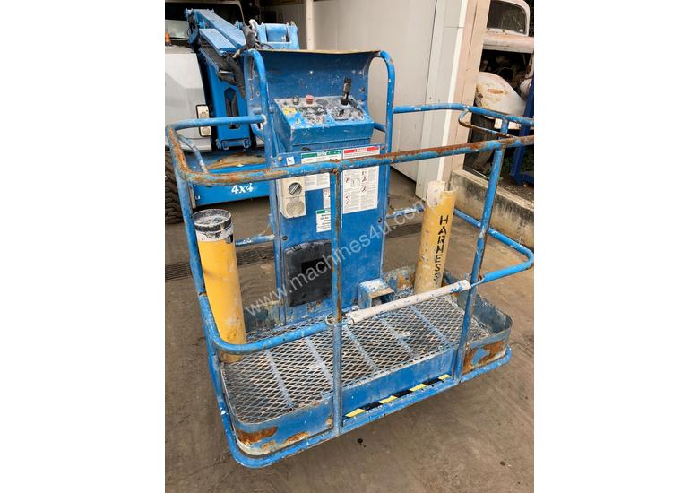 caption GENIE Z34/22 KNUCKLE BOOM