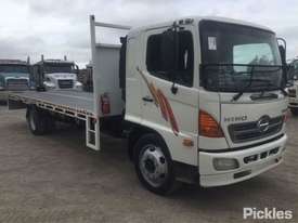 2004 Hino GD1J 500 - picture0' - Click to enlarge