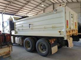 NISSAN UD 2009 GWB 6 X 4 BOGIE DRIVE TIPPER - picture1' - Click to enlarge