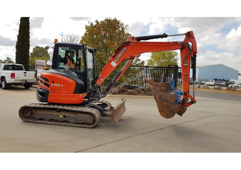 caption USED KUBOTA U55-4 EXCAVATOR WITH FULL CABIN, HITCH, BUCKETS AND 3125 HOURS