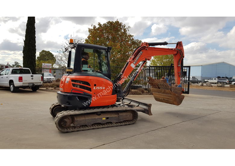 caption USED KUBOTA U55-4 EXCAVATOR WITH FULL CABIN, HITCH, BUCKETS AND 3125 HOURS