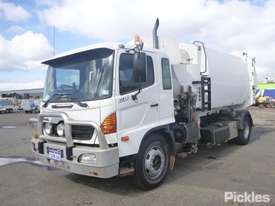 2007 Hino GH1J - picture2' - Click to enlarge