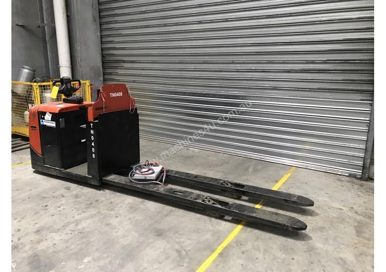 caption BT OSE250 Pallet Truck Forklift