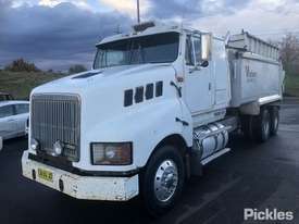 1997 International TRANSTAR 4700 - picture2' - Click to enlarge