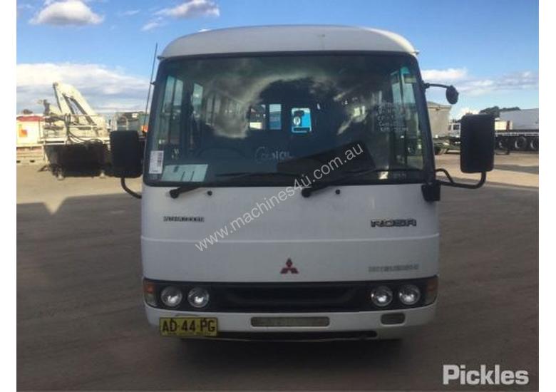 caption 2005 Mitsubishi Rosa