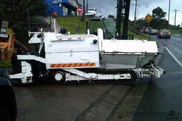 MF-31 mini paver , 1.9 to 3.1 wide , 6ton machine , rubber pads on tracks