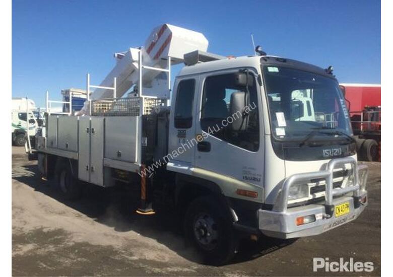 caption 2006 Isuzu FRR500