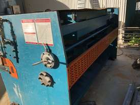 Guillotine 2500 x 4mm capacity - picture2' - Click to enlarge