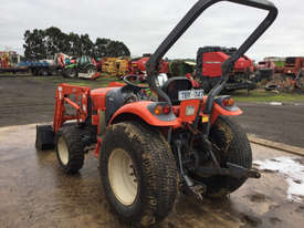 Kioti CK 30 FWA/4WD Tractor - picture2' - Click to enlarge