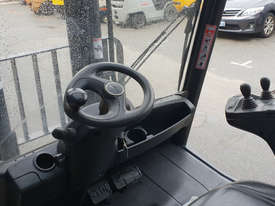 Linde 5000kg Diesel Forklift with 4100mm 2 Stage Mast - picture2' - Click to enlarge