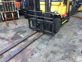 2.3T Diesel Counterbalance Forklift - picture1' - Click to enlarge
