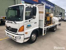 2004 Hino FC - picture2' - Click to enlarge