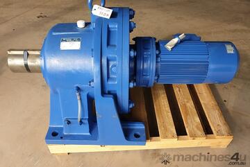 LLOYDS DEALS - 5.5 KW Sumitomo Cyclo Gear Electric motor Gearbox Ratio: 841:1 Weight : 744 kg CHHM8-