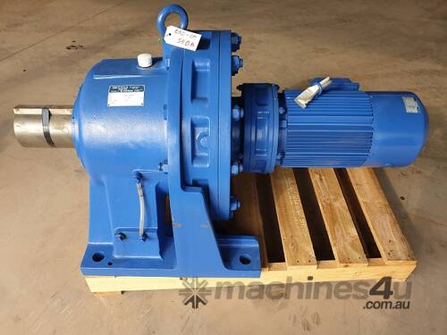 LLOYDS DEALS - 5.5 KW Sumitomo Cyclo Gear Electric motor Gearbox Ratio: 841:1 Weight : 744 kg CHHM8-