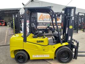Diesel Forklift Clark 3000kg Container Mast 2016 model 4800MM Lift $24,000+gst - picture0' - Click to enlarge