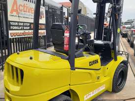 Diesel Forklift Clark 3000kg Container Mast 2016 model 4800MM Lift $24,000+gst - picture1' - Click to enlarge