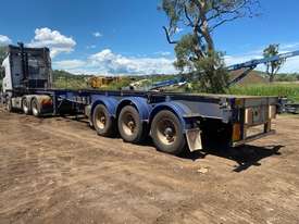 O PHEE tri axle skel trailer on air - picture0' - Click to enlarge