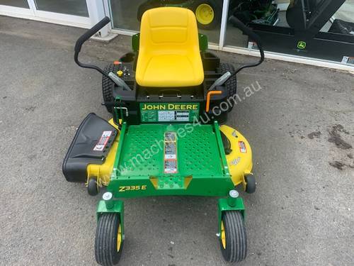 John Deere Z335E Zero Turn Lawn Mower