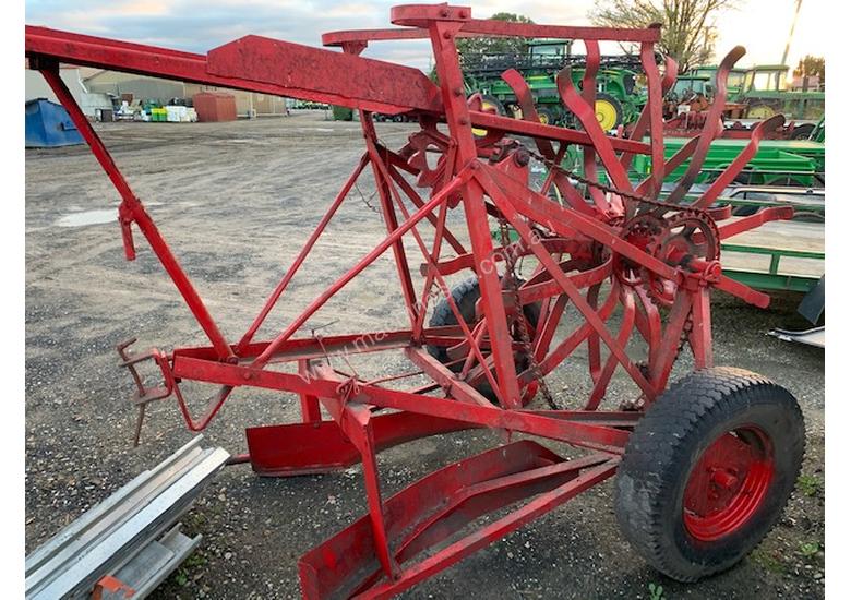 Used Custom Small Square Bale Loader Hay Balers In Listed On Machines4u   Small Square Bale Loader 43999200.l 