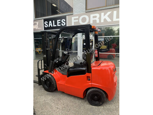 2.5 Tonne Container Mast Forklift For Sale!