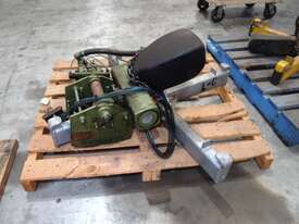 Hoist, Capacity: 1,000kg - picture1' - Click to enlarge