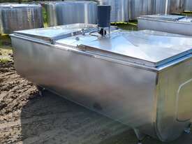 1,760lt STAINLESS STEEL TANK, MILK VAT - picture1' - Click to enlarge