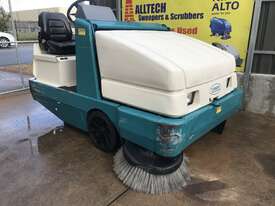  Tennant 6500 LPG Ride on sweeper    - picture0' - Click to enlarge