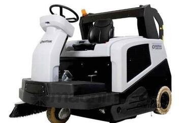 Nilfisk DIESEL SW5500 RIDE ON SWEEPER Nilfisk DIESEL SW5500 RIDE ON SWEEPER
