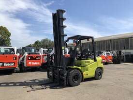High Reach Dual Tyre 3.0t LPG CLARK Forklift - Hire - picture0' - Click to enlarge