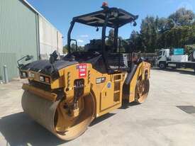 Caterpillar CB7 - picture1' - Click to enlarge