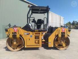 Caterpillar CB7 - picture2' - Click to enlarge