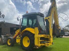 2006 New Holland Backhoe - picture1' - Click to enlarge