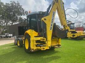 2006 New Holland Backhoe - picture2' - Click to enlarge