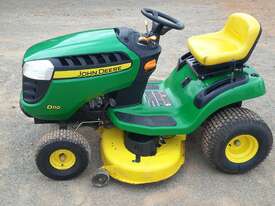 John Deere D110 Ride on Mower - picture0' - Click to enlarge