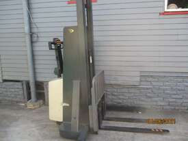 Crown Walkie Used Stacker 1ton #1626 - picture0' - Click to enlarge