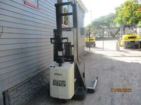 Crown Walkie Used Stacker 1ton #1626 - picture1' - Click to enlarge