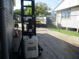Crown Walkie Used Stacker 1ton #1626 - picture2' - Click to enlarge