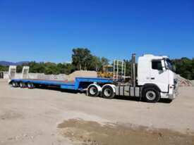 VOLVO FH16 Prime Mover 550hp, Tri-axle Drop Deck Low Loader (widener) - picture0' - Click to enlarge