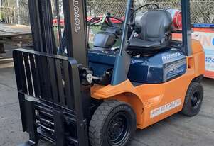 ACTIVE FORKLIFTS - Toyota 2.5 ton Gas forklift for sale- 2006 model 4.5m mast hydraulic side shift f ACTIVE FORKLIFTS - Toyota 2.5 ton Gas forklift for sale- 2006 model 4.5m mast hydraulic side shift f