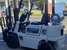 Crown 1.8 Ton forklift for sale 5000mm lift height solid tyres side shift - picture0' - Click to enlarge