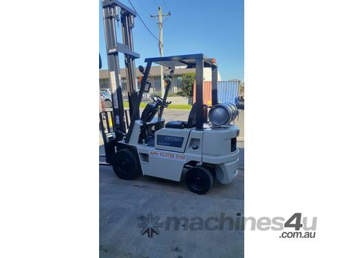 Crown 1.8 Ton forklift for sale 5000mm lift height solid tyres side shift